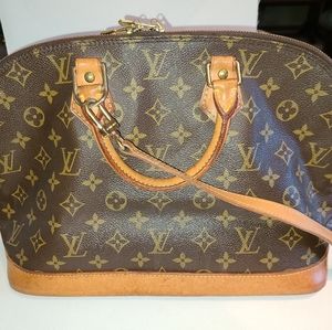 Louis Vuitton Alma PM w/ Strap